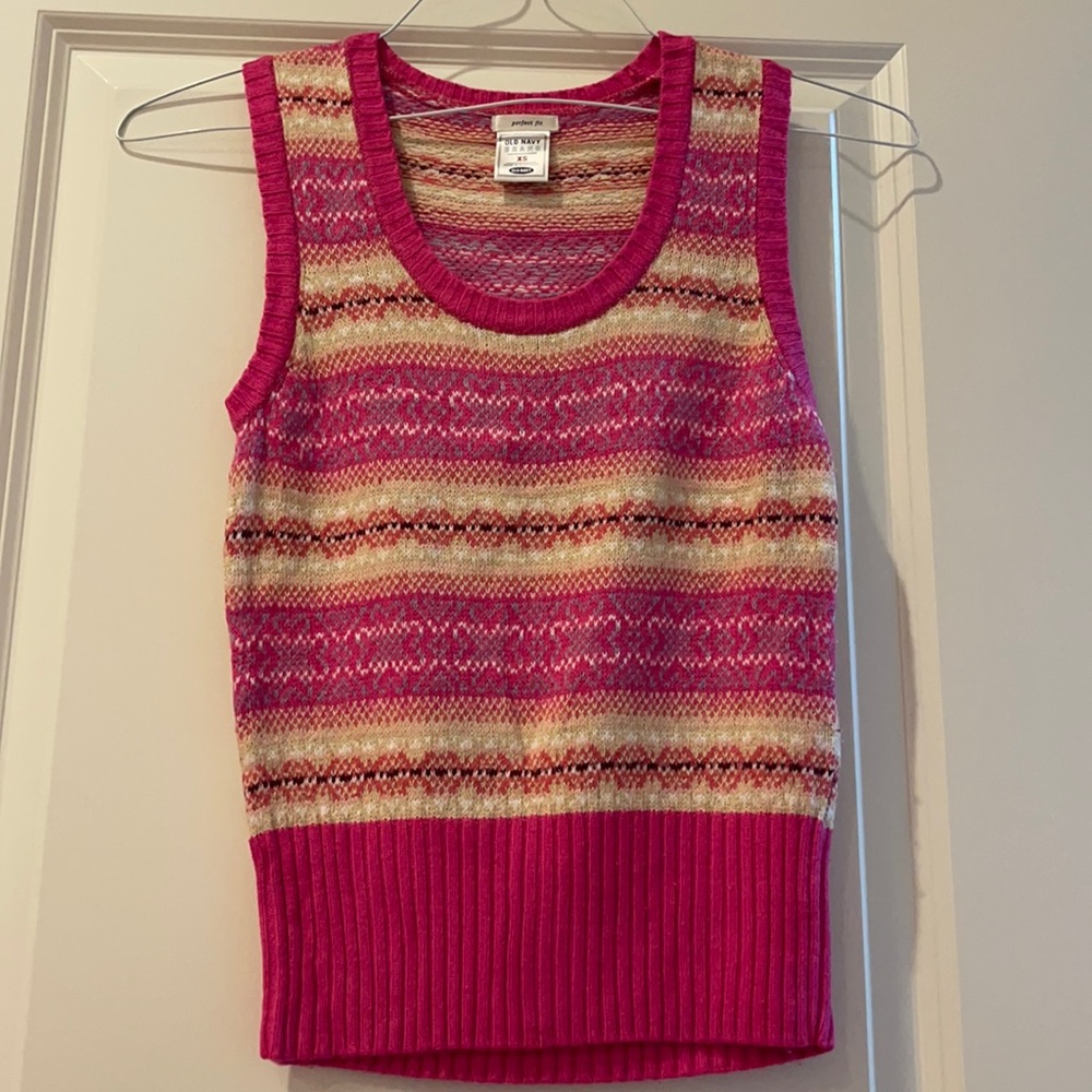 Women’s pink sweater vest